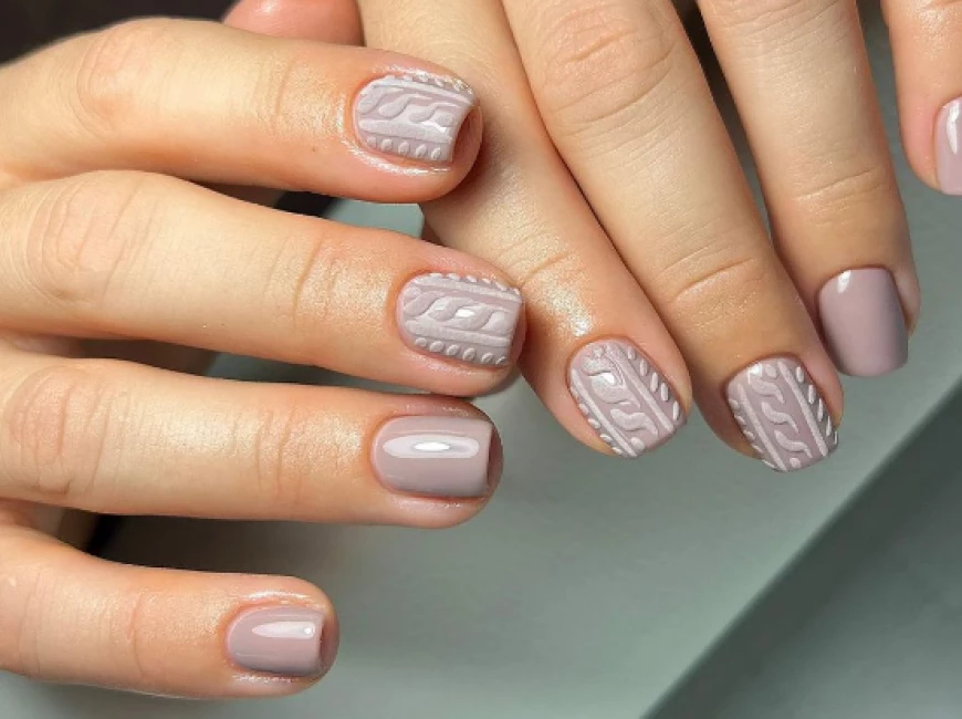 Why The Winter Sweater Nails Trend Is Worth Trying