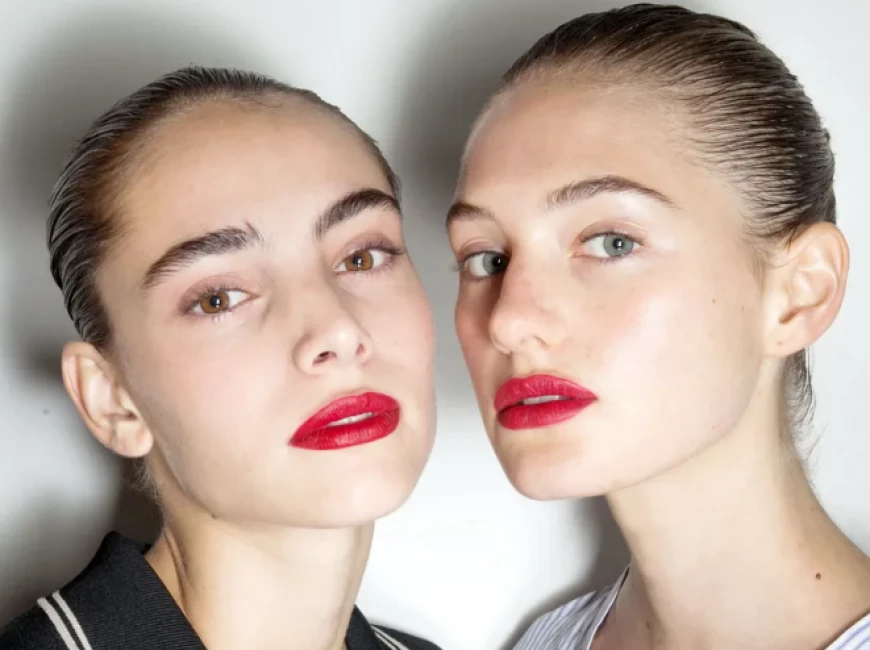 Ways To Do Natural Makeup With Red Lipstick