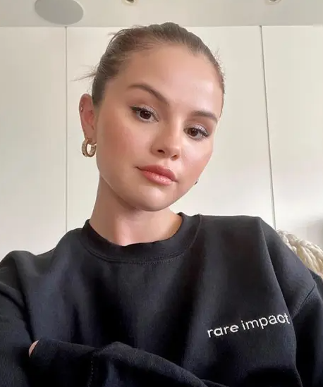 Achieve Selena Gomez's No Makeup Look With These Pro Tips