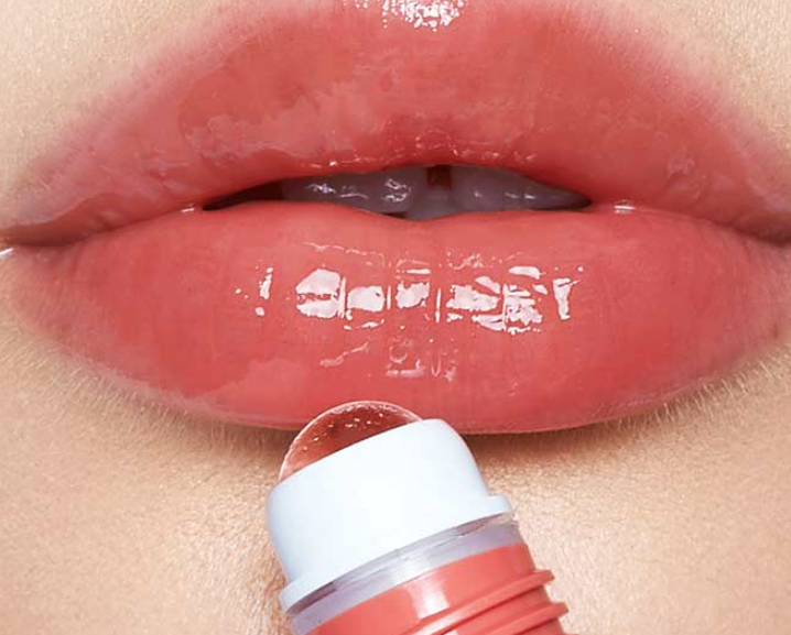 Lip Oil vs Lip Gloss: A Detailed Guide