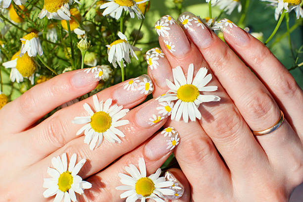 7 Flower Nail Designs That Are So Easy To Try
