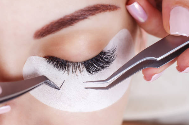 Why Hybrid Eyelash Extensions Are A Must-Try?
