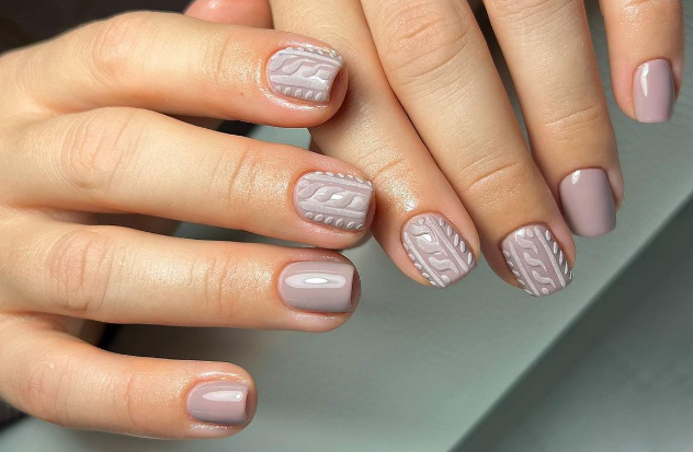 Why The Winter Sweater Nails Trend Is Worth Trying