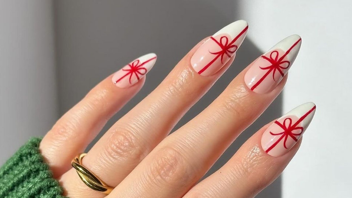 Cute & Easy Christmas Nail Designs To Try This Season